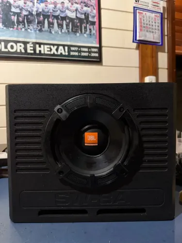 Caixa de som selada amplificada da JBL !
