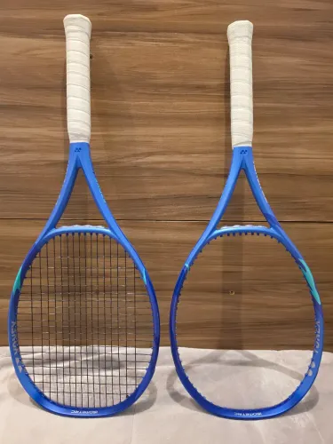 Par de Yonex Ezone 98 2025 L3