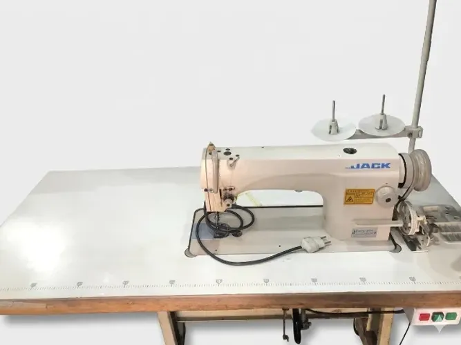Máquina de Costura Reta Industrial Jack Completa - Excelente Estado | R$ 1.500