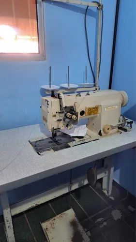 Máquina de costura sunstar 2 agulhas