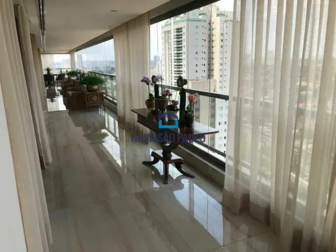 Apartamento alto padrão em Campo Belo . 5 dormitórios (3 suítes) . 5 banheiros . 5 vagas .