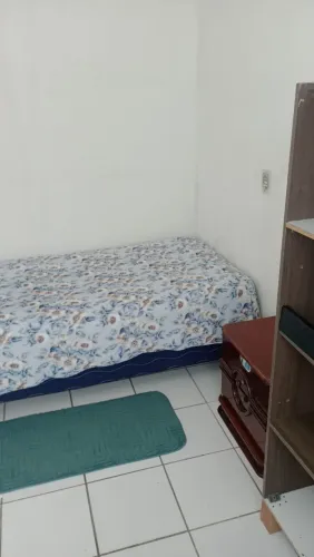 ALUGUEL DE QUARTOS PARA MOÇAS E SENHORAS PRÓXIMO A UNCISAL, HGE E CENTRO DE MACEIÓ