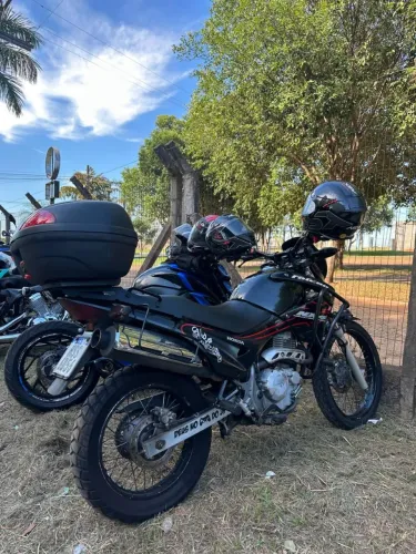 Vende- se Falcon NX4 400 cc