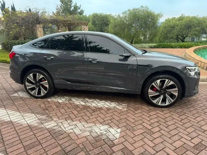 Audi Q8 E-tron Sportb. Perf. Black (elétrico) 2024