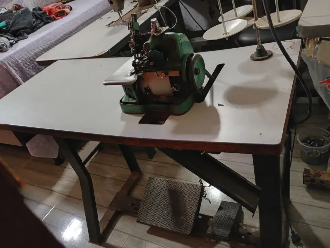 Vendo máquina overlock chinesin telefone *ha