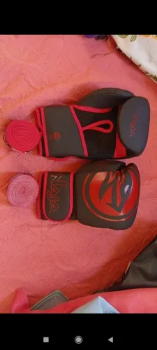Vendo luva da naja 12oz e bandagem da maximum de 5m