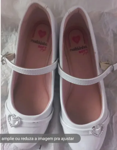 Sapato Branco com detalhe de coração