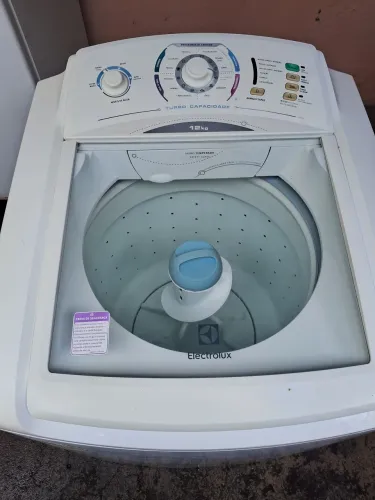 Vendo lava roupas Electrolux modelo 12 kilos muito nova e com garantia