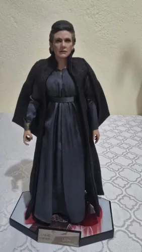 Action Figure Princess Leia Star Wars Os Últimos Jedi 1/6 - Hot Toys (Loose)