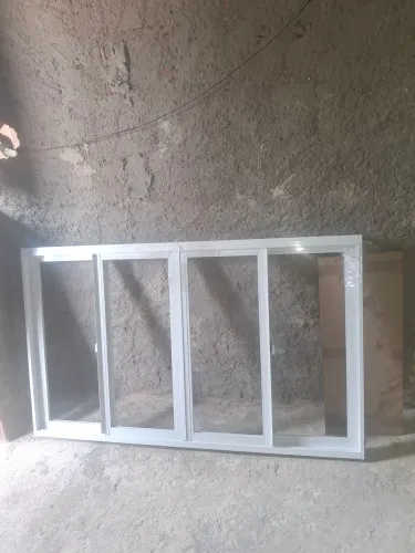 Vende-se um janelão, novo vidro fumê de alumínio branco