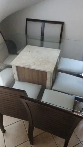Mesa de Jantar com 8 Lugares