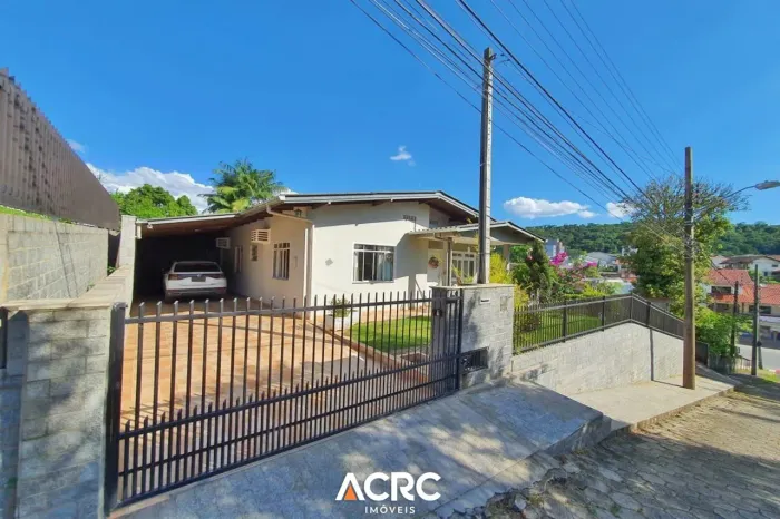 ACRC Imóveis - CA03906 - Casa Para Locação no Bairro Água Verde em Blumenau
