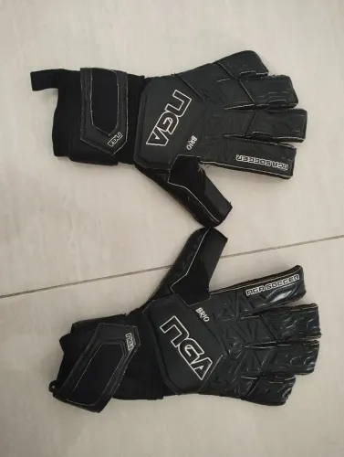 Luvas de goleiro usadas 
