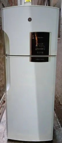 Vende-se geladeira Frost Free grande 