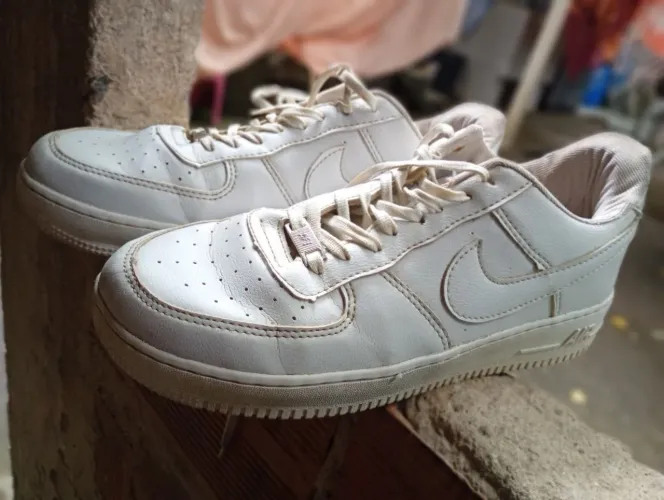 Tênis branco usado em perfeito estado número 40