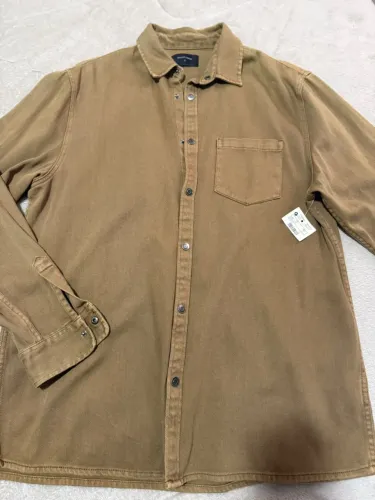 Camisa manga longa na etiqueta