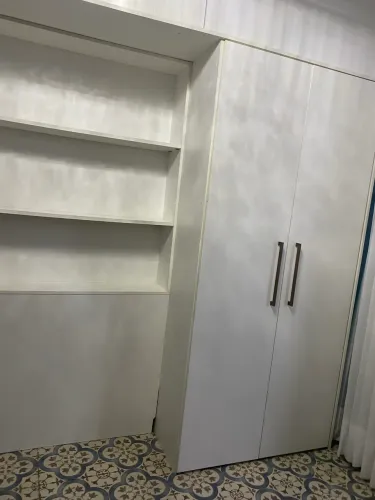 Guarda Roupa MDF branco 2 Portas com 3 gavetas e Maleiro medidas 2,64X2,00