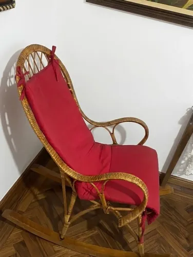 Cadeira de balanço de vime fibra natural