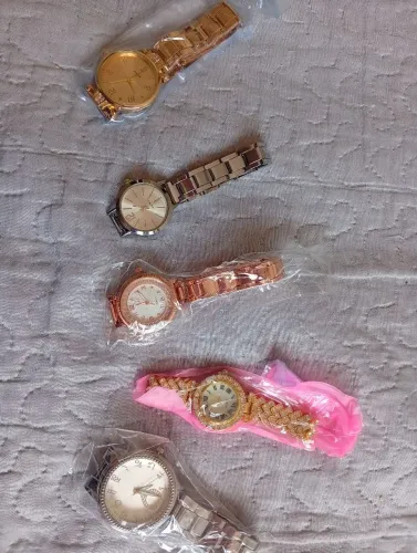Disponível esses lindos relógio ? feminino 20 reais aceito pix *02