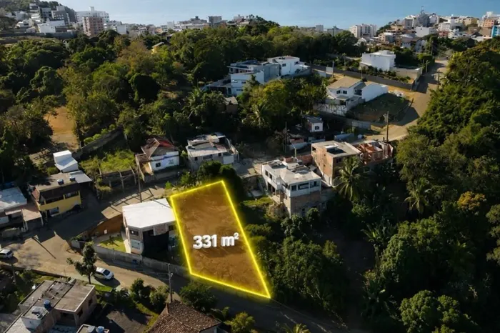 Terreno à Venda em Iriri Próximo à Praia da Areia Preta  331 m²
