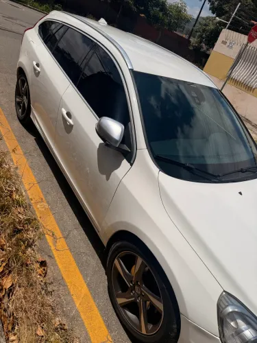 Volvo V60 T-5 R-desing 2.0 5P 2013