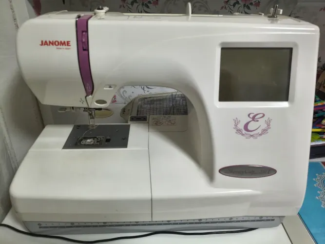 Máquina de bordar janome 350e Usado 