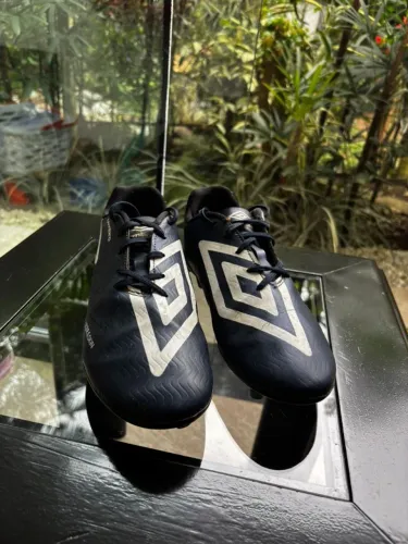 Chuteira Umbro Ultraskin Em Ótimo Estado Tamanho 38