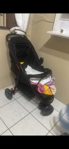 Carrinho de bebê preto cosco kids 