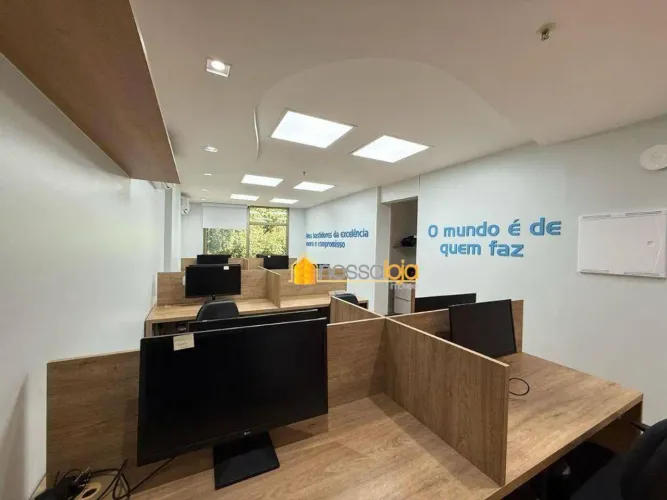 Duas Salas Comerciais Rua da Conceição
