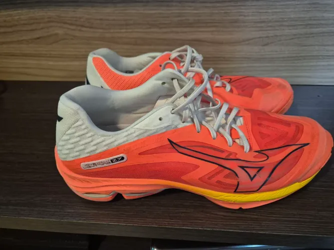 Mizuno wave lightning Z7
