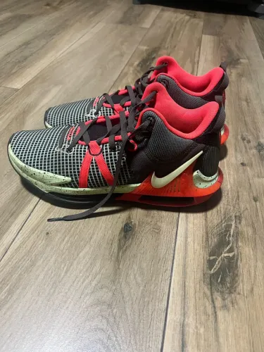 Tênis lebron witness 7