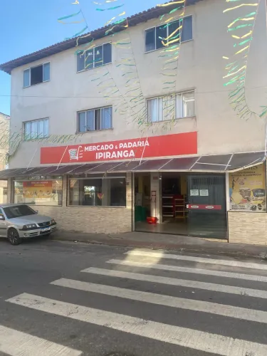 Mercado e padaria