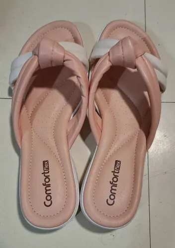 Elegantíssima sandália Comfortflex número 38. Buscar próximo a Doca.