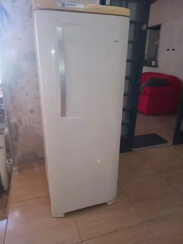 Geladeira Electrolux frost freer 322 litros