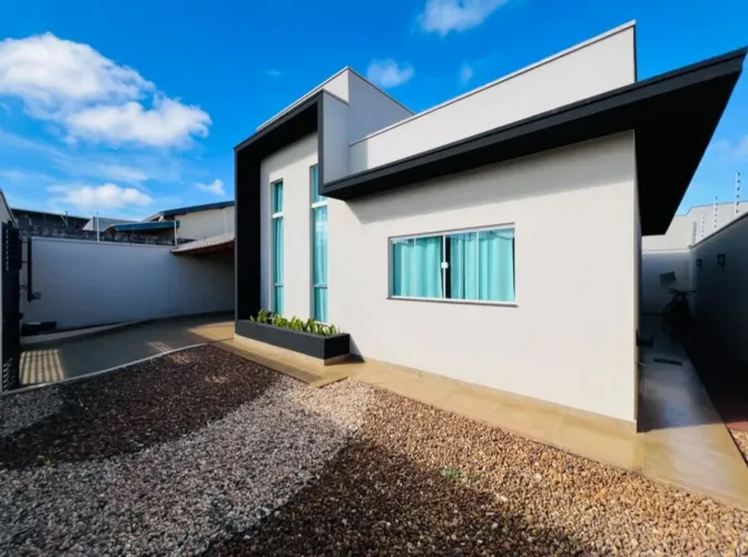 Vendo linda casa Jd strass