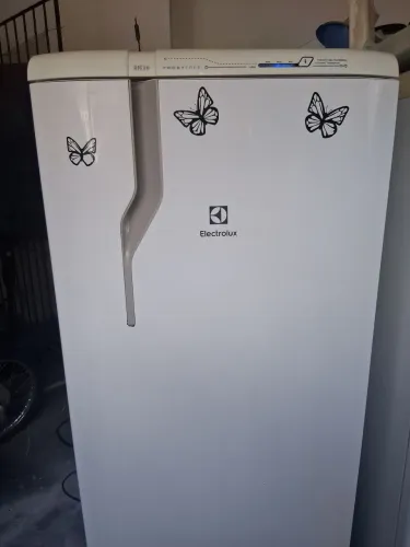 Geladeira Eletrolux Frost Free RFE39 