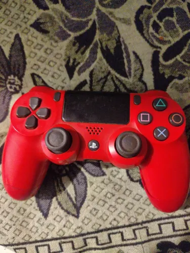 Controle de PS4 vermelho