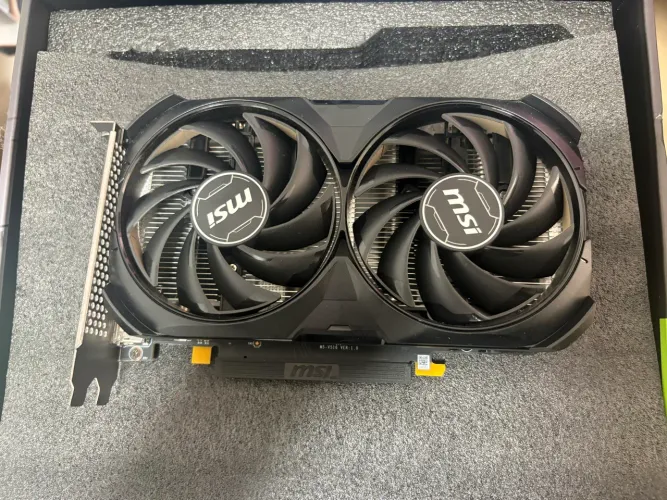 RTX 4060 8GB - 6 Meses de Uso - Nunca Aberta - Excelente Estado