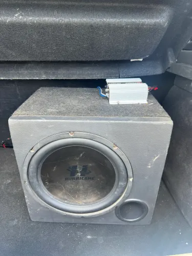 Caixa de som automotivo