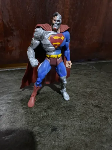 Superman cyborg padrão dc universe 