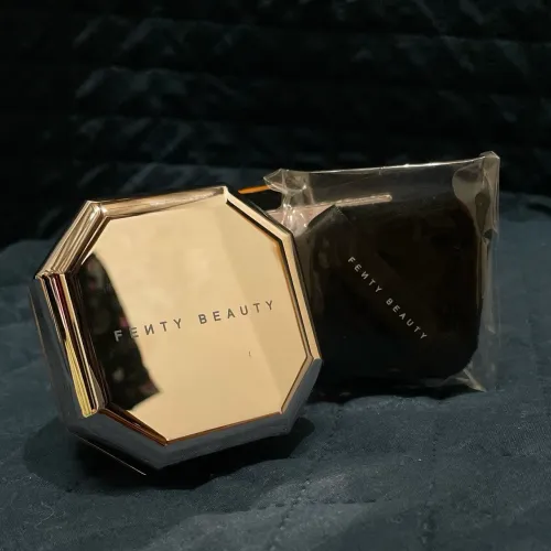 Pó solto - Fenty Beauty Honey