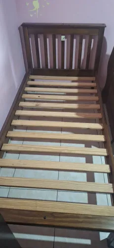 Vendo cama de solteiro, madeira maciça. Qualidade ELBOM