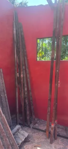 Lote de Madeiras Usadas para Telhado / Estrutura / Obras (Pernamancas e Caibros)