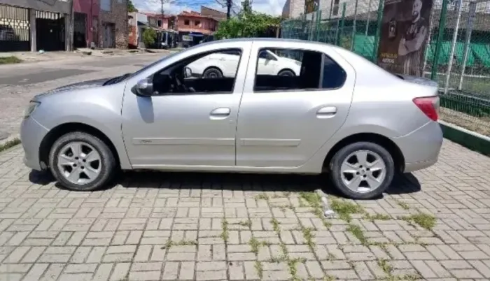 Renault Logan Dynamique Hi-flex 1.6 8V 4P 2015