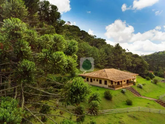 Sítio com casa de alto padrão e cachoeira particular à venda, 121000 m² por R$ 5.000.000 -