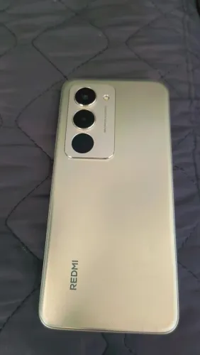 Celular redmi 15 novo.