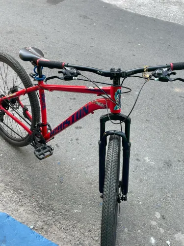 bike em excelente estado, revisão feita e etc..