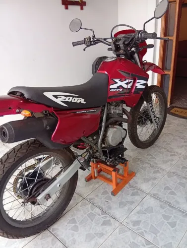 XR 200r ANO 2000