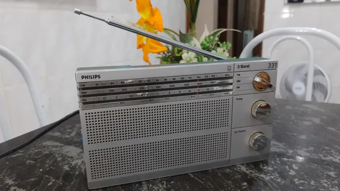 Vintage Rádio Philips 331 3 bandas tomada e pilhas. Funcionando perfeitamente... Relíquia!