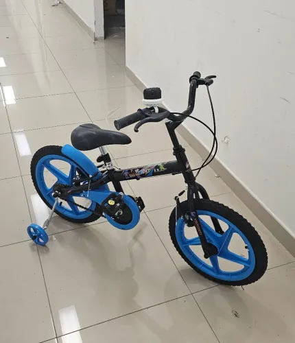 Bicicleta infantil com rodinha